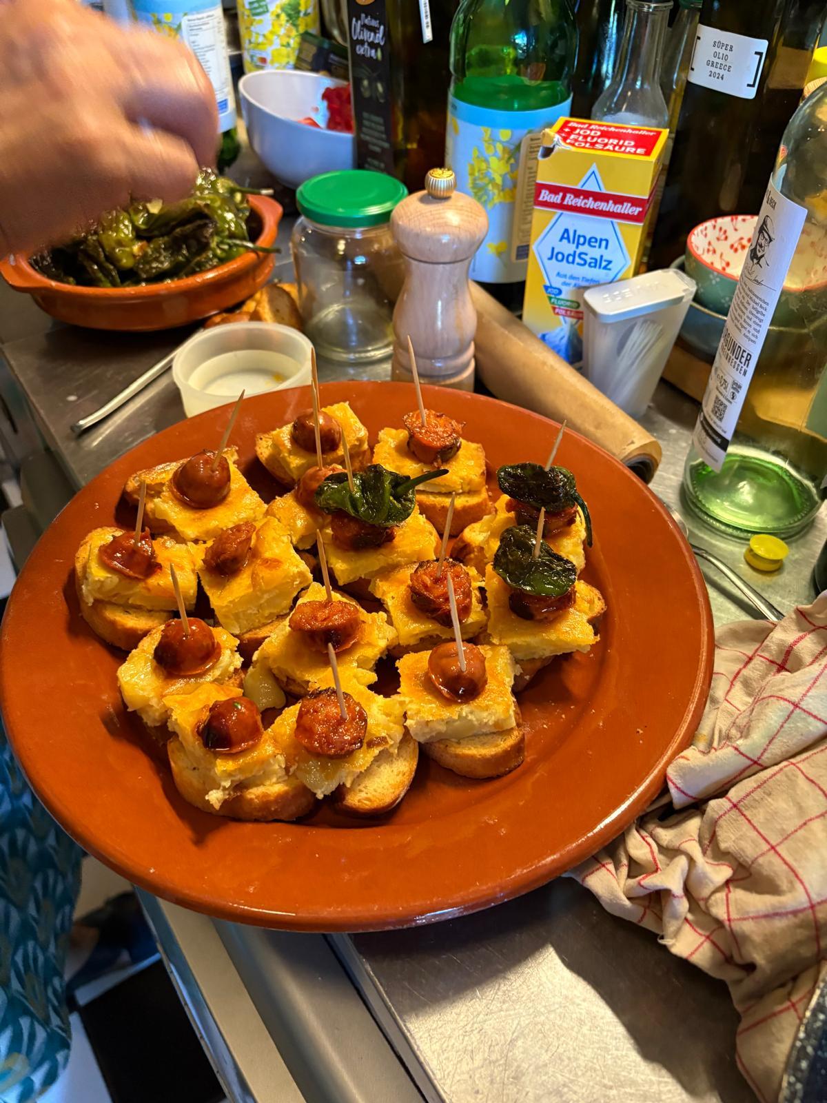 Tortilla-Häppchen mit Chorizo und Pimiento